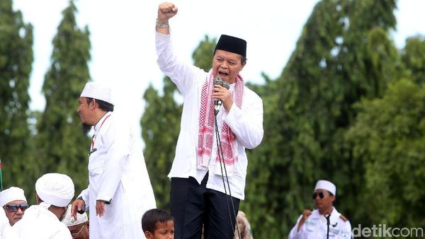 Momen-momen Reuni 212: Orasi, Antre di Toilet dan Monas yang Bersih
