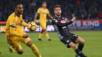Bertindak sebagai tuan rumah, Napoli bermain agresif sejak menit awal. Tapi banyaknya peluang yang didapat tak satupun bisa menjebol jala Juve (Tony Gentile/Reuters)