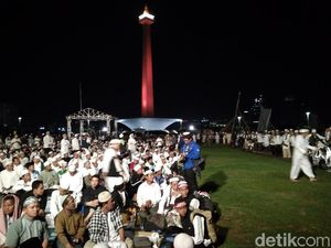Massa Reuni 212 Kumpul di Monas, Dengarkan Lantunan Ayat Alquran