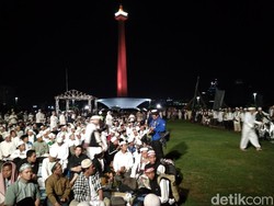 Massa Reuni 212 Kumpul di Monas, Dengarkan Lantunan Ayat Alquran