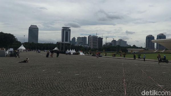 Foto: Usai Reuni 212, Lapangan Monas Bersih