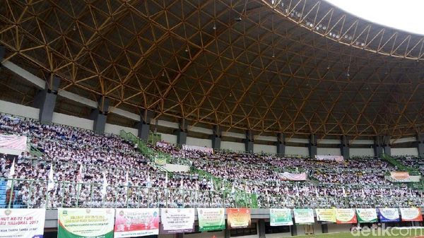 Foto: Suasana HUT PGRI ke-72 yang Dihadiri Jokowi