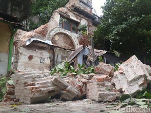 Tembok Kuno di Semarang Roboh Timpa Rumah Warga, 1 Orang Tewas