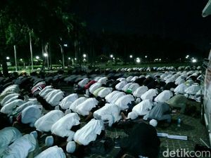 Keutamaan Salat Isya dan Subuh Berjamaah Sesuai Hadits