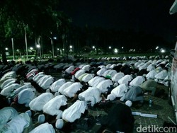 Keutamaan Salat Isya dan Subuh Berjamaah Sesuai Hadits