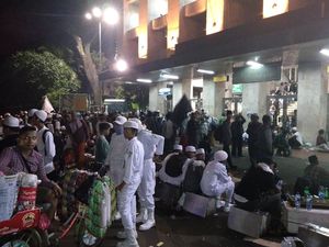 Massa Reuni 212 Mulai Penuhi Masjid Istiqlal