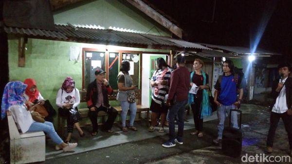 Foto: Bagi-bagi Kondom di Hari AIDS Sedunia