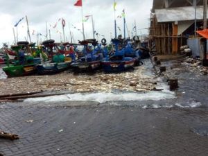Pasca Ombak Tinggi, Perahu SAR Sukabumi Hilang Pasca Ombak Tinggi, Perahu SAR Sukabumi Hilang