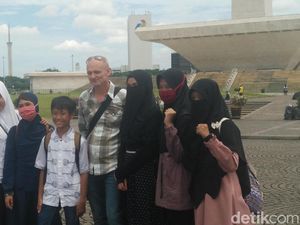 Cerita Bule Austria Terkejut Lihat Reuni 212 di Monas