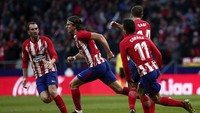 Atletico Madrid sudah tak asing lagi dengan lini pertahanan yang oke semenjak ditangani Diego Simeone. Sepanjang La Liga musim ini mereka baru kebobolan 15 kali. Terbaik di antara klub-klub di lima liga top Eropa. (Foto: Gonzalo Arroyo Moreno/Getty Images)