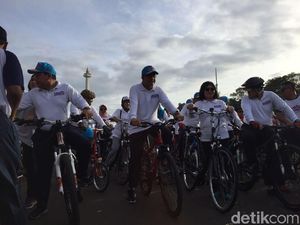 Gowes Bareng TNI AL, Anies Cek Kondisi Sungai Ciliwung Gowes Bareng TNI AL, Anies Cek Kondisi Sungai Ciliwung