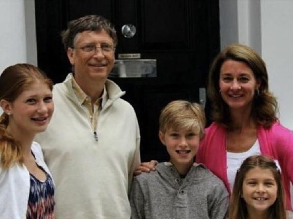 Saat Sibuk-sibuknya, Bill Gates Masih Mau Antar Anak Sekolah