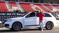 Ausi SQ7 4.0 putih metalik menjadi pilihan Andres Iniesta. (Alex Caparros/Getty Images for AUDI)