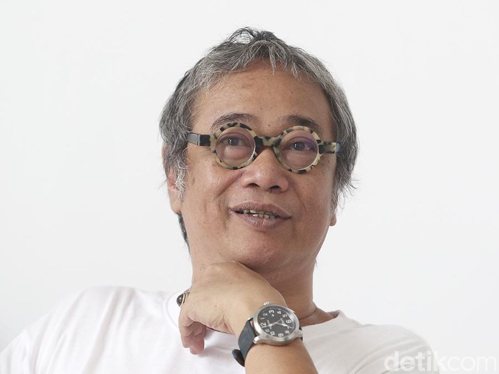 Butet Kartaredjasa Tiba-tiba Ambruk di Tengah Pentas Kanjeng Sepuh Butet Kartaredjasa Tiba-tiba Ambruk di Tengah Pentas Kanjeng Sepuh