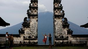 Penampakan Gunung Agung dari Candi Lempuyang Hari Ini
