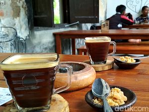 Ngopi di Tengah Keboen Kopi Karanganyar Blitar Ngopi di Tengah Keboen Kopi Karanganyar Blitar