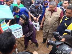 CT dan SBY Bantu Korban Bencana di Pacitan