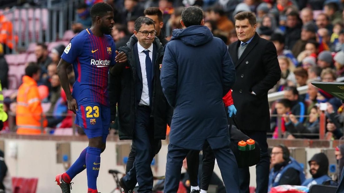Samuel Umtiti akan absen dalam dua bulan ke depan akibat cedera hamstring (Albert Gea/Reuters)
