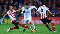 Isco, (gelandang). Sektor tengah kembali ditempati oleh pemain Real Madrid lain, yang punya daya serang lebih besar. Isco diprediksi punya nilai 75 juta euro (Rp 1,27 triliun). (Foto: Juan Manuel Serrano Arce/Getty Images)