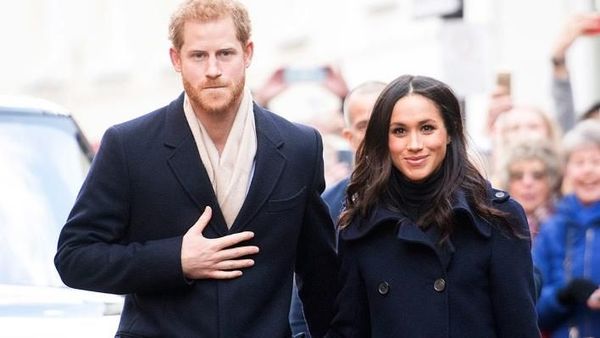 So Sweet! Lihat Gaya Pangeran Harry dan Meghan Markle Pakai Baju Kembaran