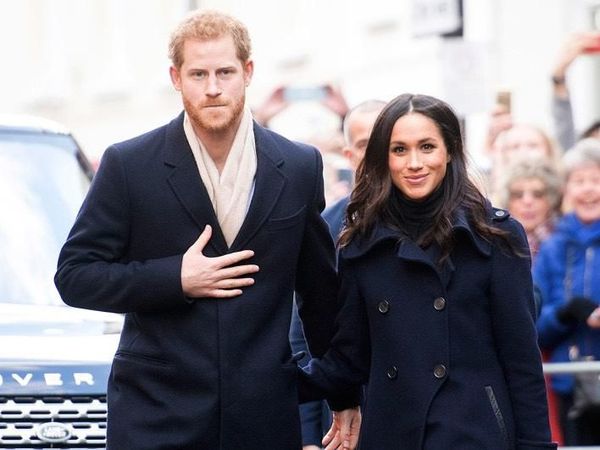 So Sweet! Lihat Gaya Pangeran Harry dan Meghan Markle Pakai Baju Kembaran