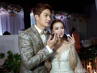 Lee Jeong Hoon Resmi Nikah, Pesona Sandra Dewi Kala Hamil