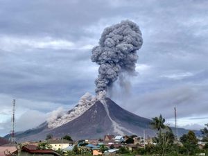 Status Gunung Sinabung Diturunkan ke Level Siaga Status Gunung Sinabung Diturunkan ke Level Siaga