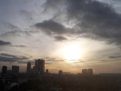 BMKG Imbau Warga Jakarta Waspadai Hujan Disertai Angin Kencang