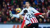 Akan tetapi, statistik itu tak terlalu berarti karena Madrid gagal bikin gol. Foto: Juan Manuel Serrano Arce/Getty Images