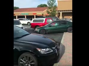 Hilang Kendali, Nenek 86 Tahun Ini Tabrak Mobil di Parkiran