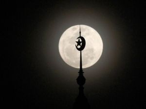 Tahun Baru 2018 Dibuka dengan Supermoon dan Gerhana Bulan