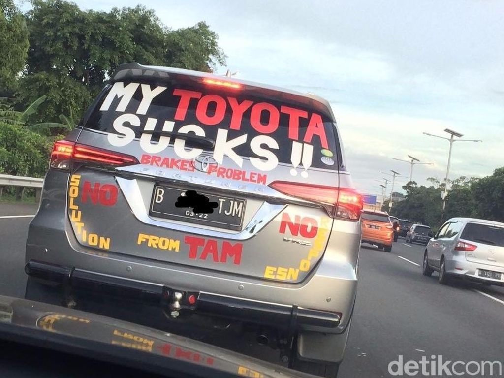 Toyota Sudah Temui Pemilik Fortuner yang Ada Stiker Protesnya Toyota Sudah Temui Pemilik Fortuner yang Ada Stiker Protesnya