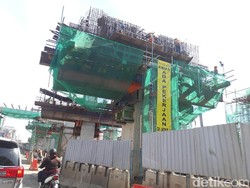 Sandiaga Uno Minta LRT Jakarta Rampung Juli 2018