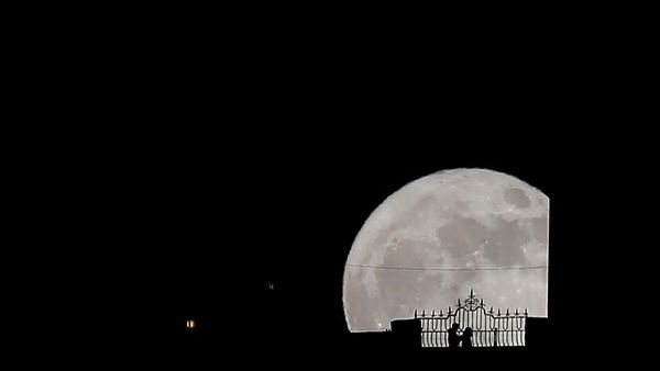 Indahnya Supermoon di Berbagai Belahan Dunia