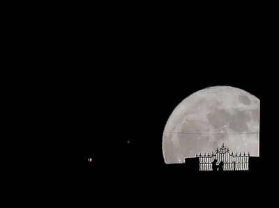 Indahnya Supermoon di Berbagai Belahan Dunia