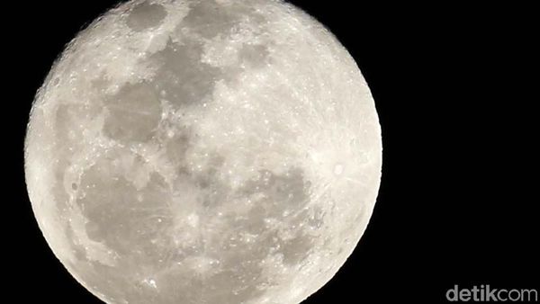 Begini Penampakan Supermoon di Langit Jakarta