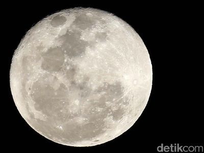 Begini Penampakan Supermoon di Langit Jakarta