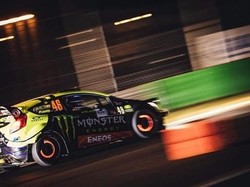 Gaya Rossi Nyetir Mobil Reli Bikin Adik Angkatnya Deg-degan