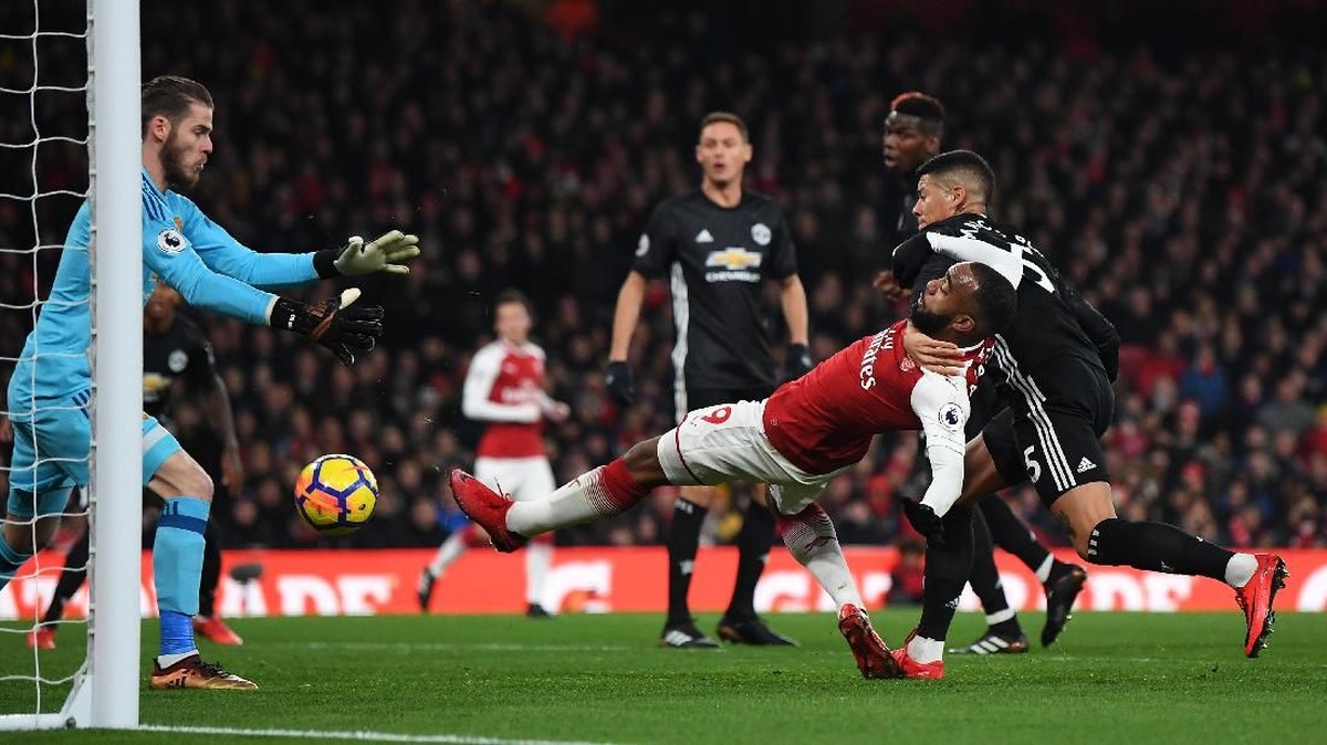 Laga Arsenal vs Man United di awal musim ini. (Foto: Laurence Griffiths/Getty Images)