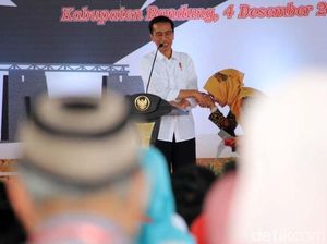 Jokowi Serahkan 10.000 Sertifikat Tanah untuk Warga Bandung