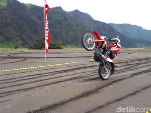 Test Ride Honda CRF150L di Lautan Pasir Gunung Bromo Test Ride Honda CRF150L di Lautan Pasir Gunung Bromo
