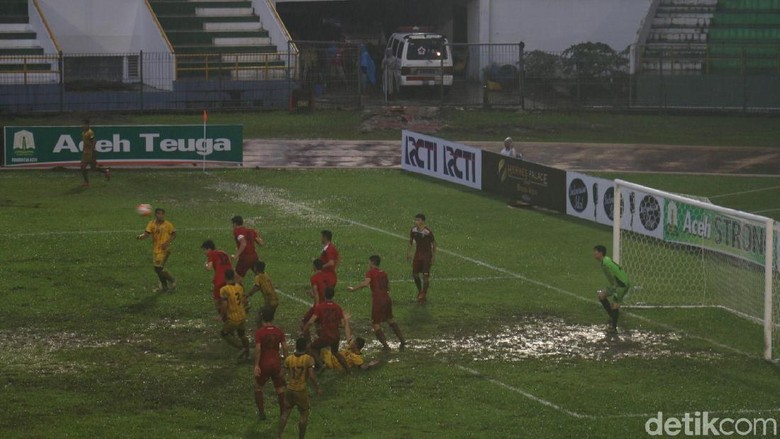 Lapangan Stadion Harapan Bangsa Aceh Berlumpur, Ini Pembelaan Panpel Lapangan Stadion Harapan Bangsa Aceh Berlumpur, Ini Pembelaan Panpel