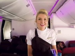 Senyum dan Pengorbanan Awak Kabin Saat Mengudara