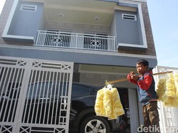 Bocah Garut Jualan Kerupuk Demi Ibu Berharap Sekolah Lagi