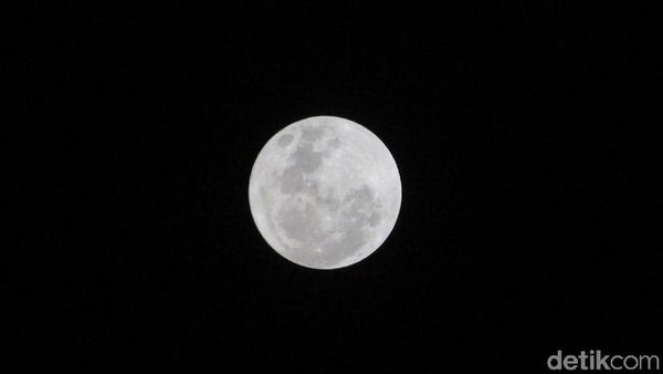 Ini Penampakan Supermoon di Langit Bandung