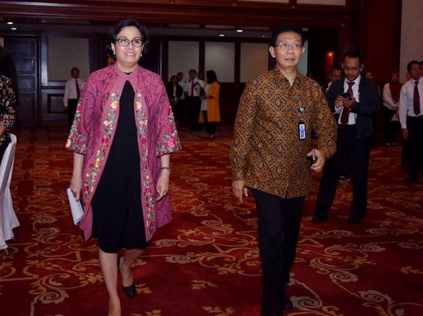 10 Gaya Sri Mulyani, Menteri Terbaik Dunia yang Selalu Pakai Batik dan Tenun