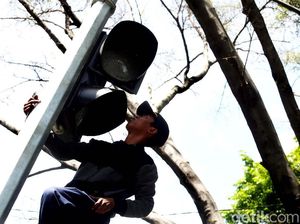 Perbaikan Lampu Lalu Lintas di Jalan Diponegoro