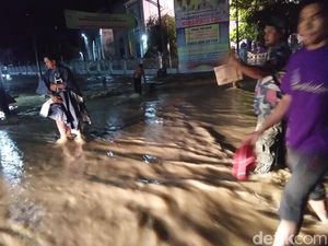 Banjir Sempat Rendam Jalan di Ibu Kota Aceh Utara Dini Hari