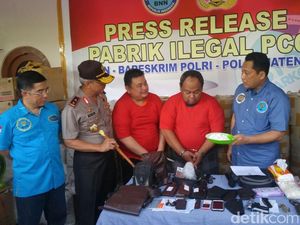 Ternyata Ronggo, Bos Pabrik Pil PCC Berencana Kabur ke Singapura Ternyata Ronggo, Bos Pabrik Pil PCC Berencana Kabur ke Singapura