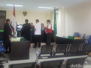 Wali Kota Sukabumi Absen Lagi Jadi Saksi Sidang Penggelapan Pasar Wali Kota Sukabumi Absen Lagi Jadi Saksi Sidang Penggelapan Pasar